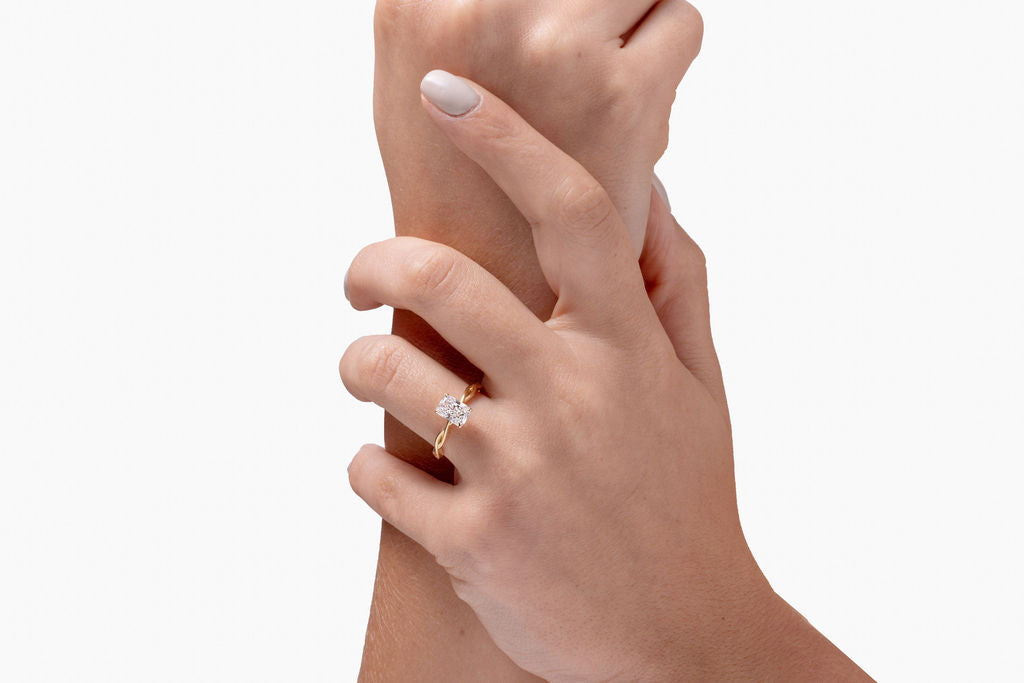 Anillo de Compromiso Diamante Corte Radiant Trenzado 1ct Certificado IGI en Oro True Gold®