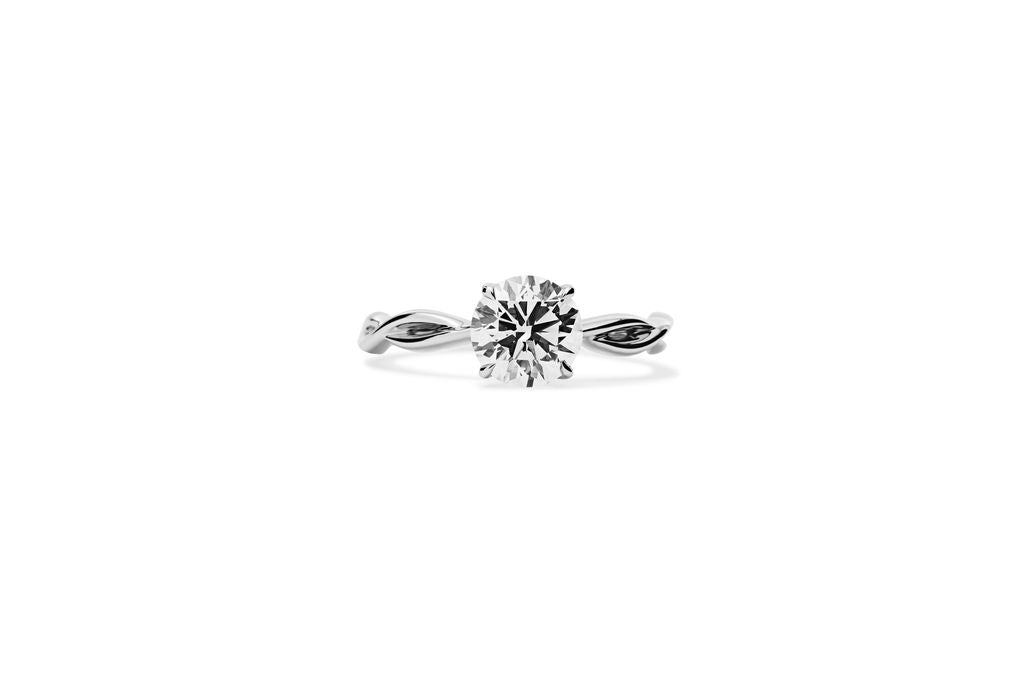 Anillo de compromiso - diamante de laboratorio corte oval diseño trenzado