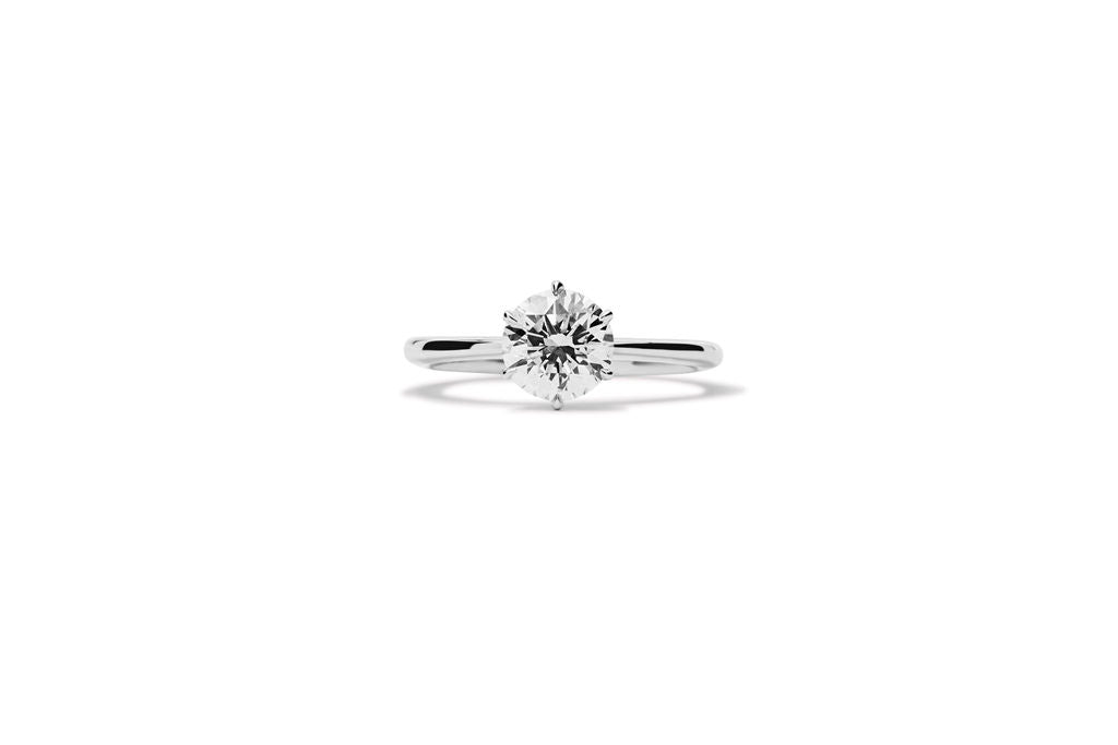 Anillo de compromiso - diamante de laboratorio corte oval y diseño clásico